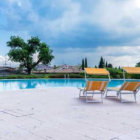 Oleandro Apartment - Featuring A Private Garden And Access To 5 Pools Дезенцано-дель-Гарда Экстерьер фото