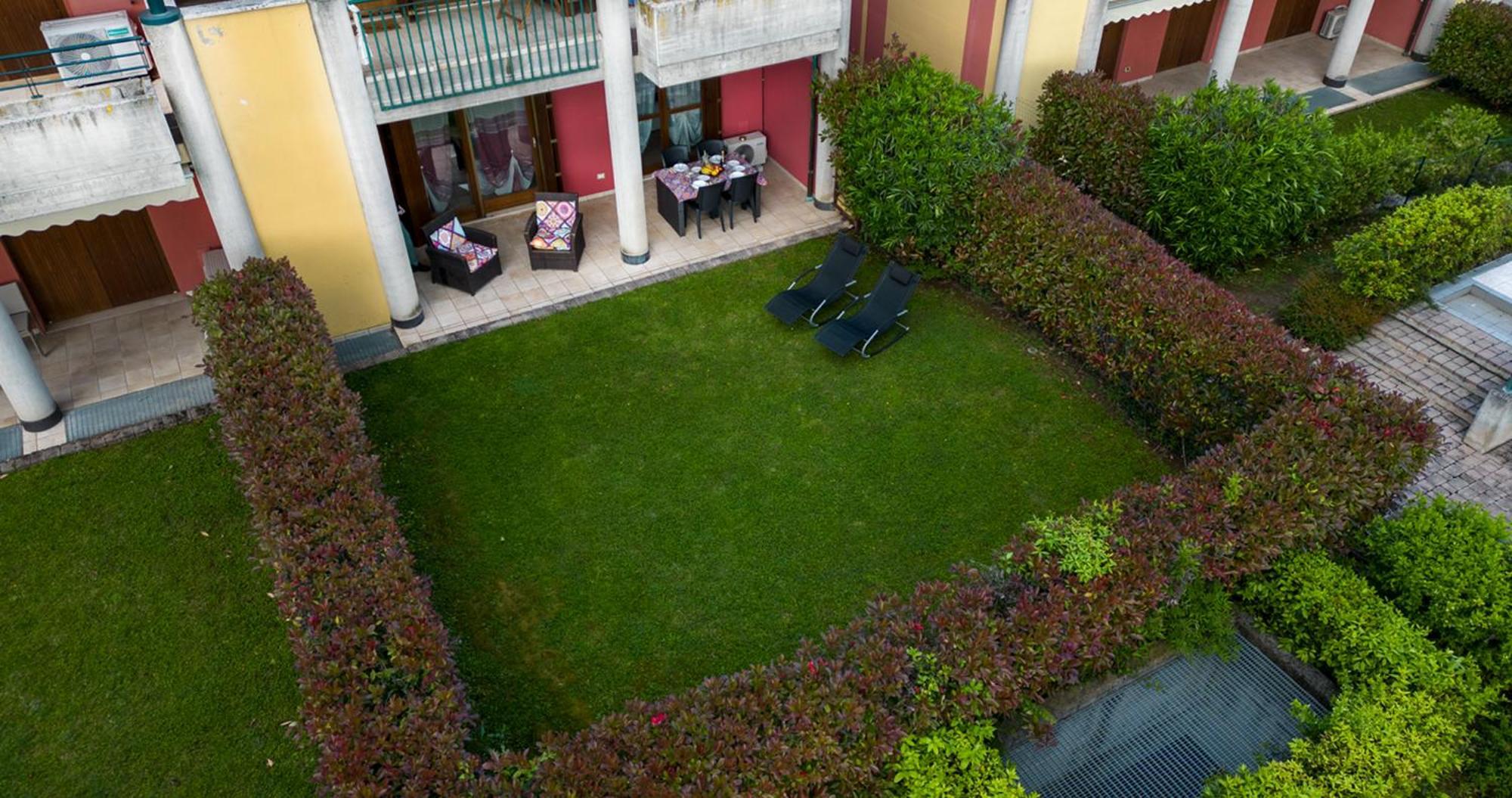 Oleandro Apartment - Featuring A Private Garden And Access To 5 Pools Дезенцано-дель-Гарда Экстерьер фото